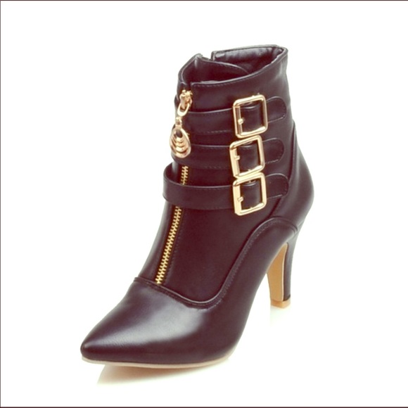 Shoes - Vintage Rome Shorts Boots